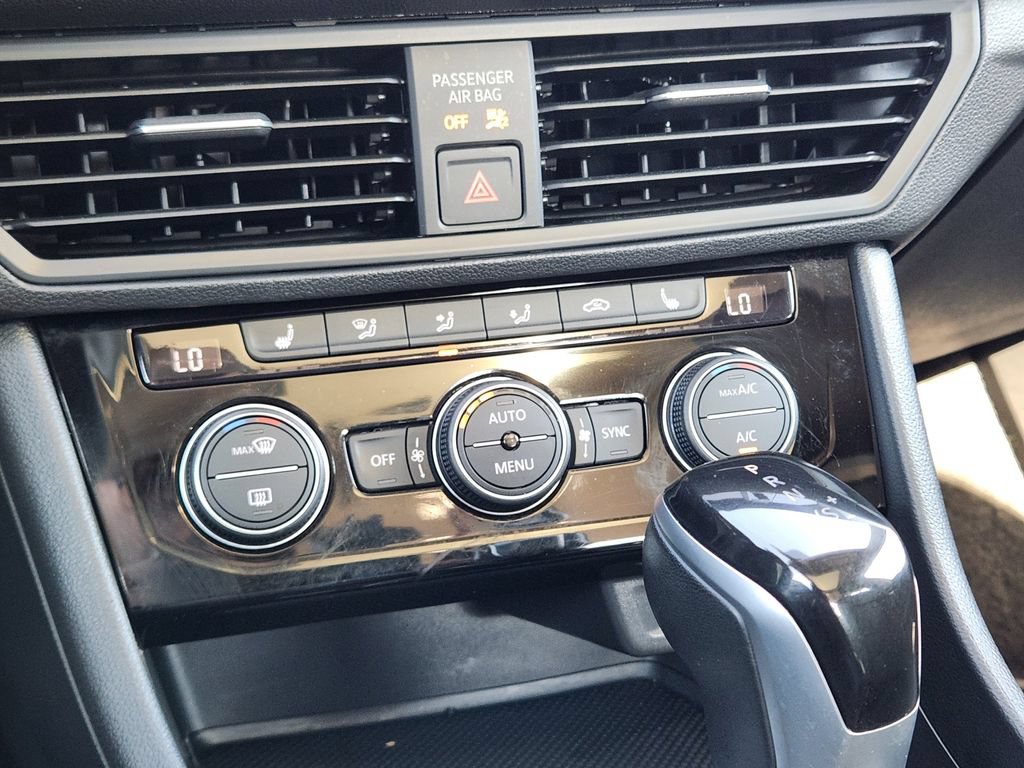 Used 2023 Volkswagen Jetta SE FWD image 19