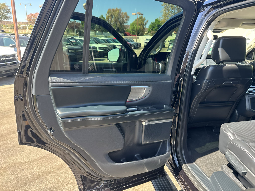 Certified 2025 Ford Expedition Platinum AWD/4WD image 17