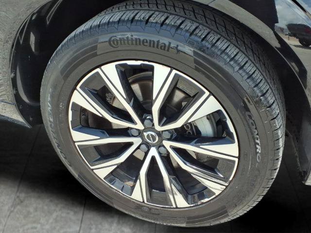 Used 2023 Volvo XC60 B5 Core FWD image 11