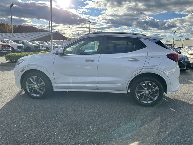 Used 2023 Buick Encore GX Select w/ Sport Touring Package image 2