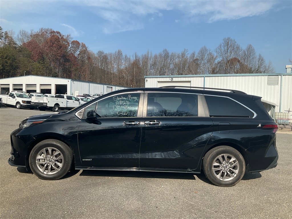 Used 2021 Toyota Sienna XLE image 8