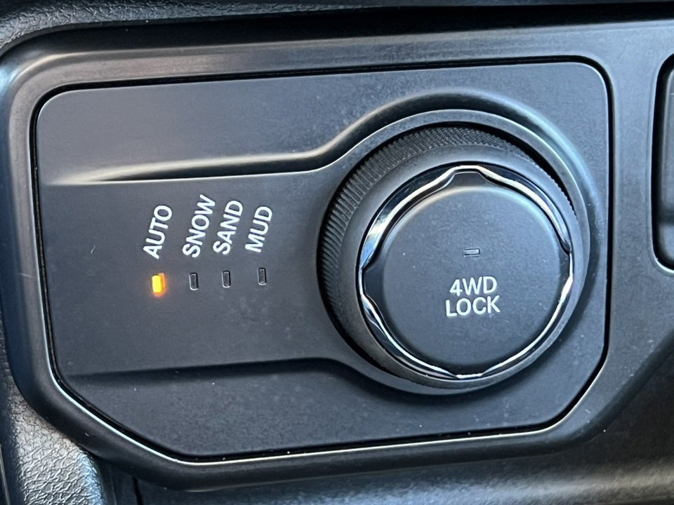 Used 2022 Jeep Renegade Limited w/ Sun, Sound & Wheels Group image 28