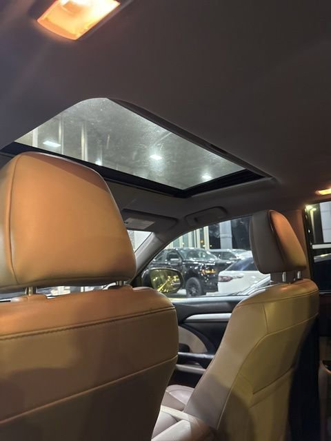 Used 2019 Toyota Highlander XLE image 9