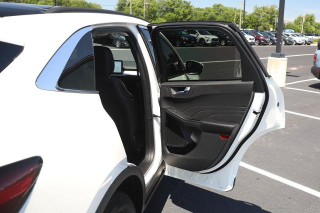 Certified 2025 Ford Escape SE w/ PHEV Premium Package FWD image 30