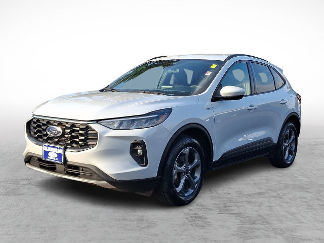 Certified 2025 Ford Escape ST-Line Select AWD/4WD image 3