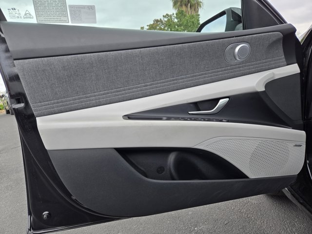 Used 2025 Hyundai Elantra Limited FWD image 17
