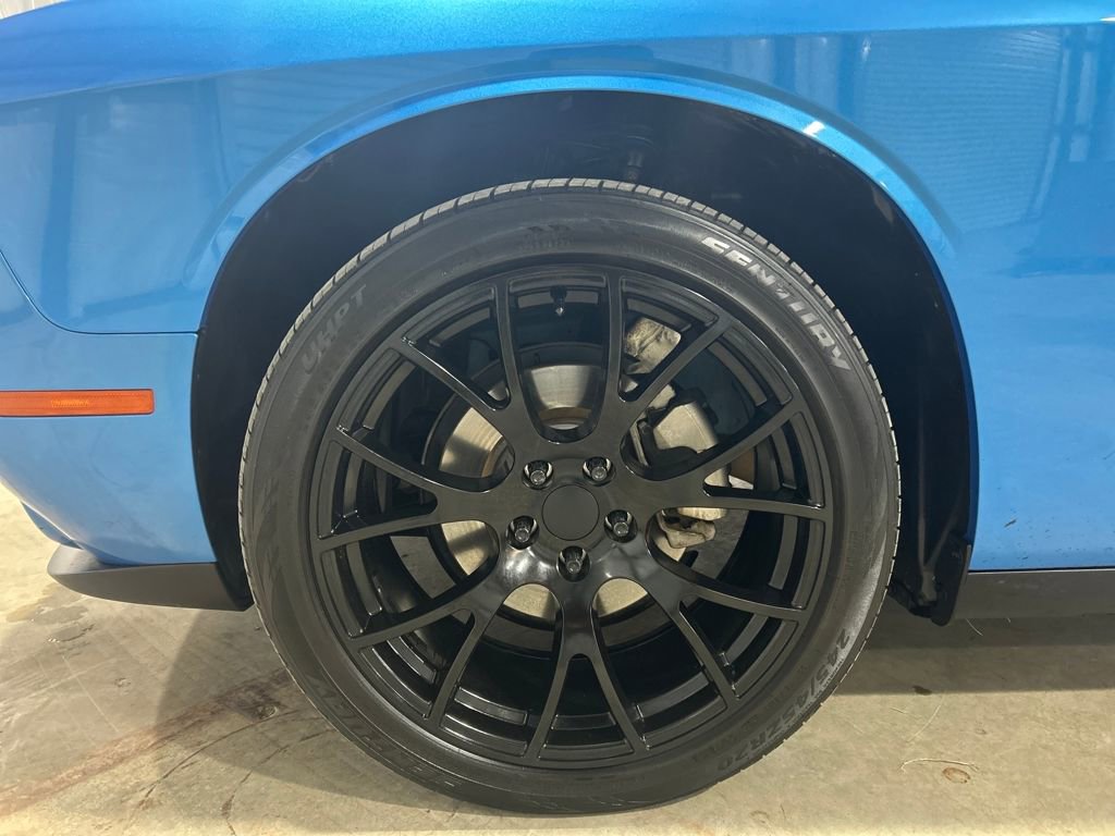 Used 2023 Dodge Challenger SXT w/ Blacktop Package image 9