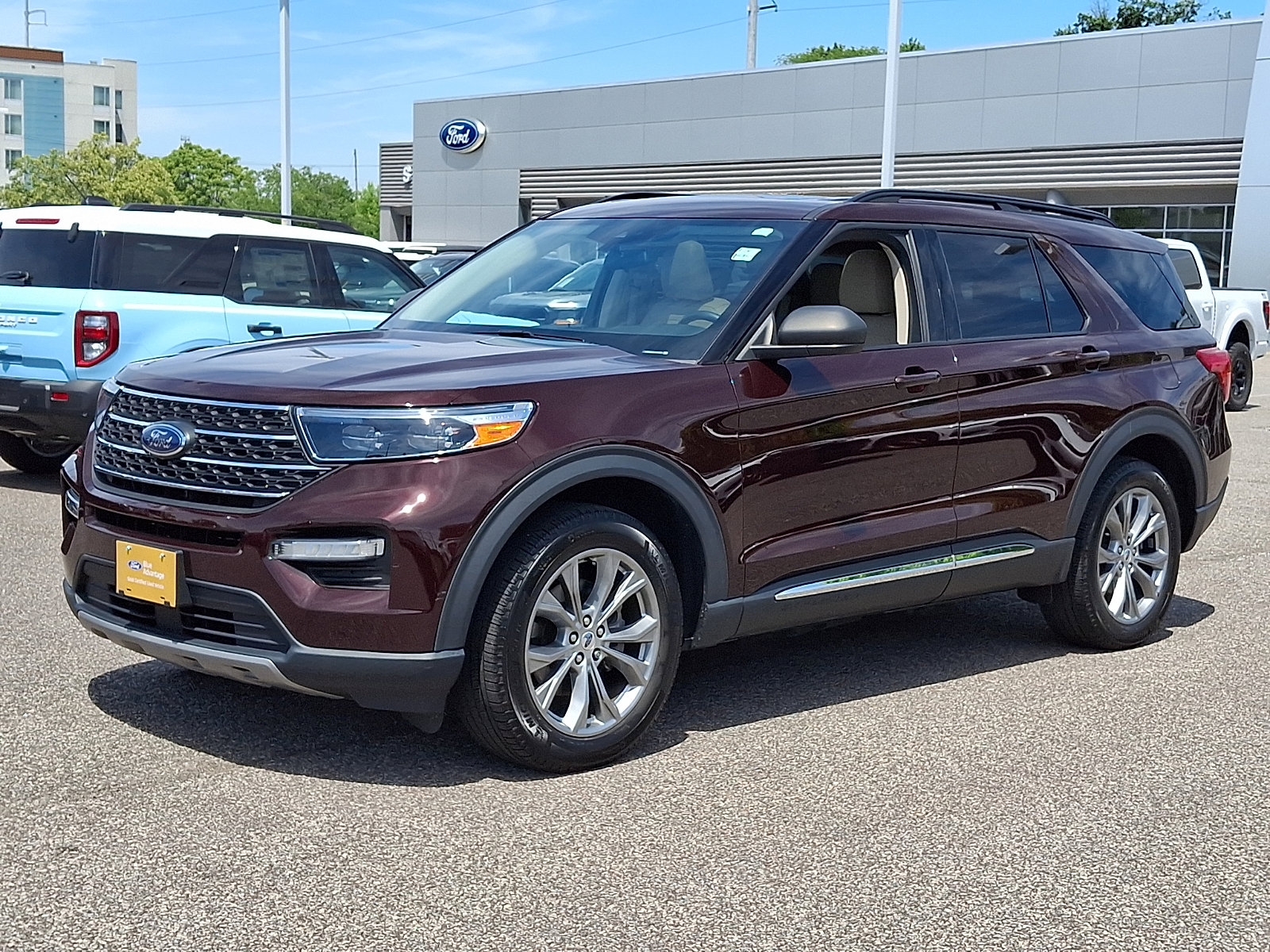Certified 2023 Ford Explorer XLT w/ Equipment Group 202A AWD/4WD image 5