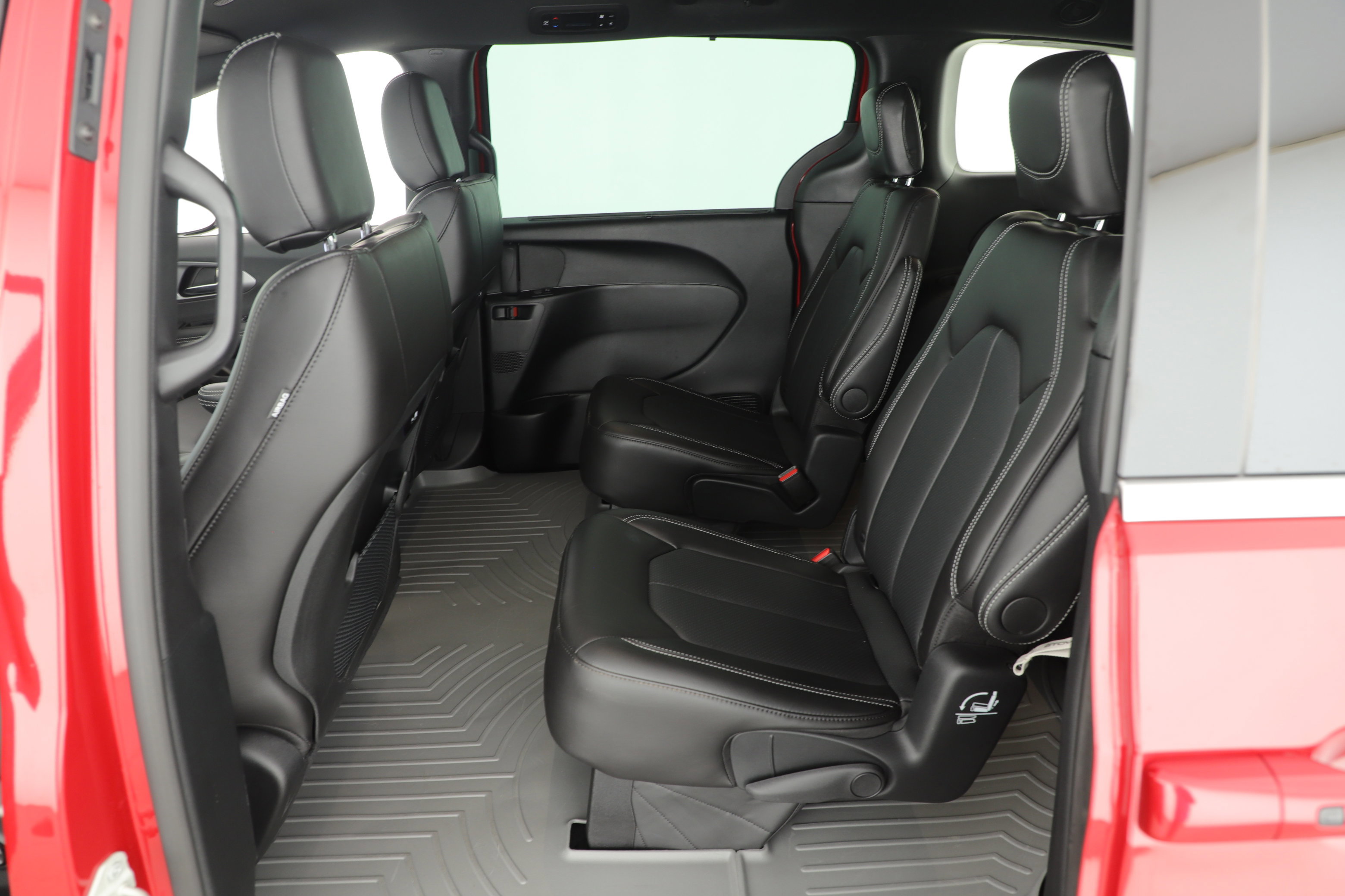 Used 2025 Chrysler Pacifica Select image 7