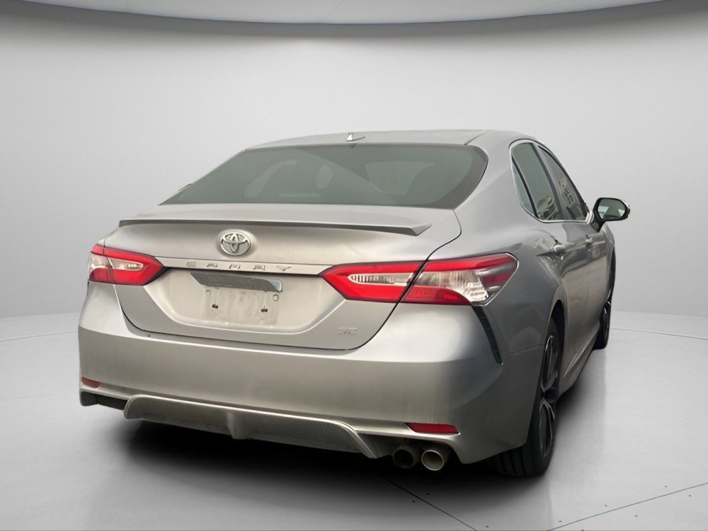 Used 2020 Toyota Camry SE image 3