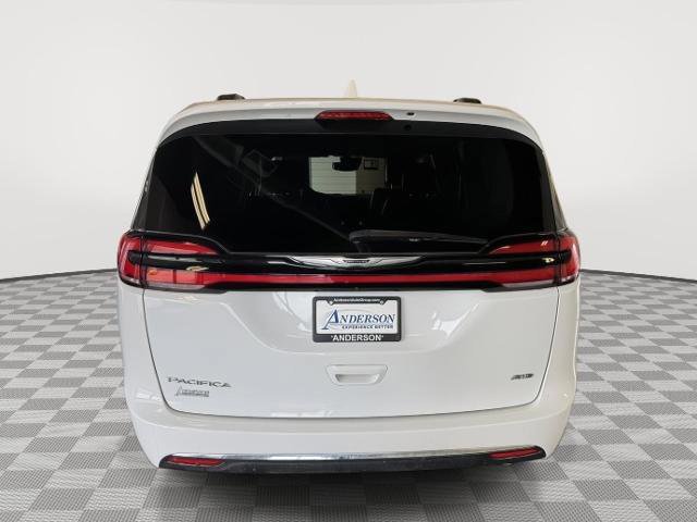 Used 2022 Chrysler Pacifica Touring-L image 4