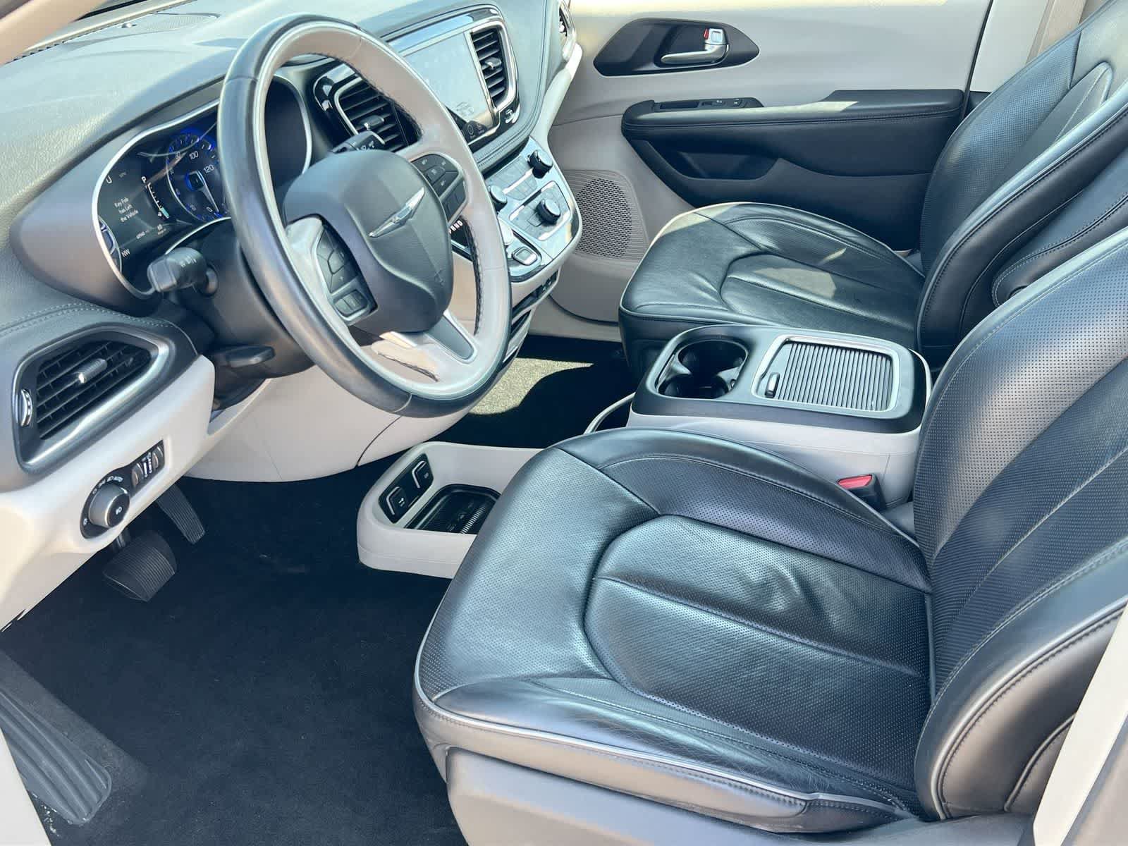 Used 2020 Chrysler Pacifica Limited FWD image 10