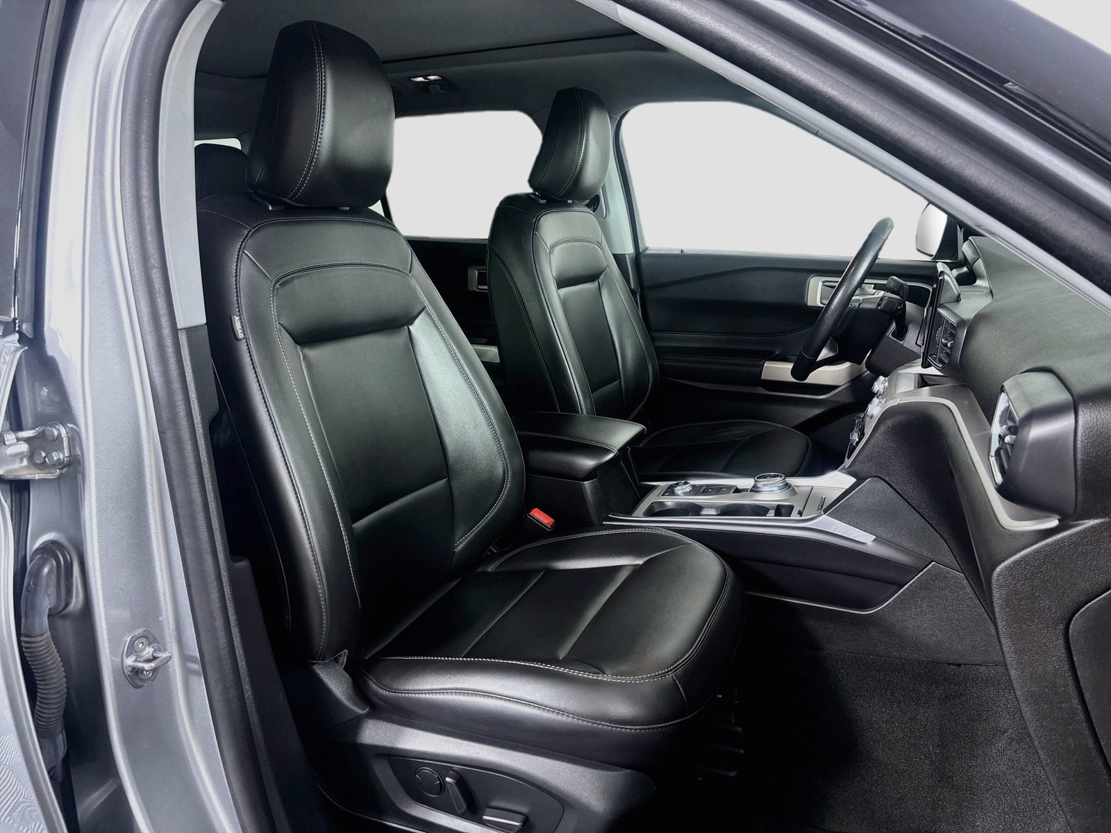 Certified 2023 Ford Explorer XLT w/ Equipment Group 202A AWD/4WD image 29