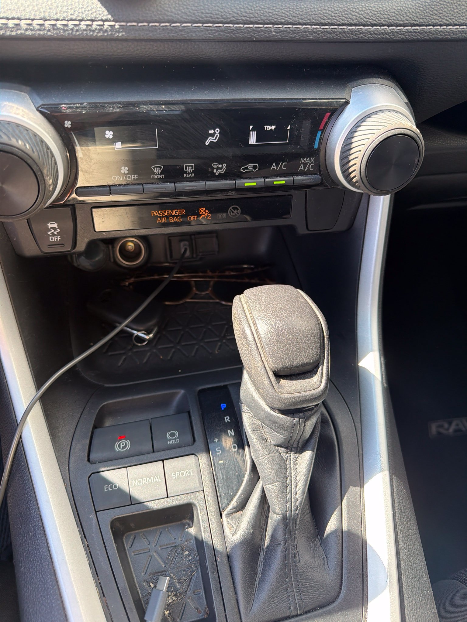 Used 2021 Toyota RAV4 LE FWD image 9