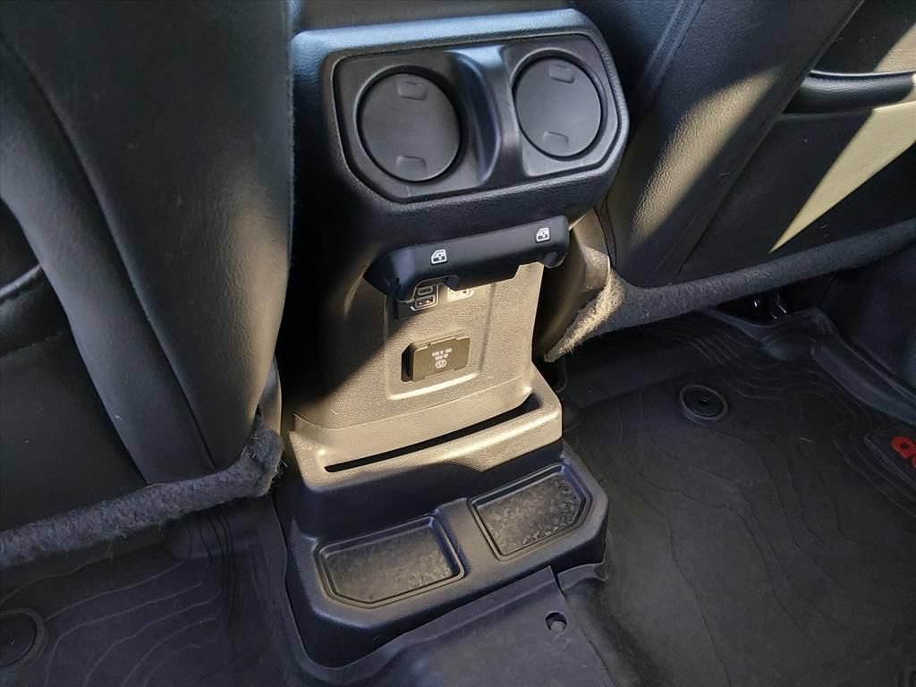 Used 2022 Jeep Wrangler Unlimited Sahara AWD/4WD image 13