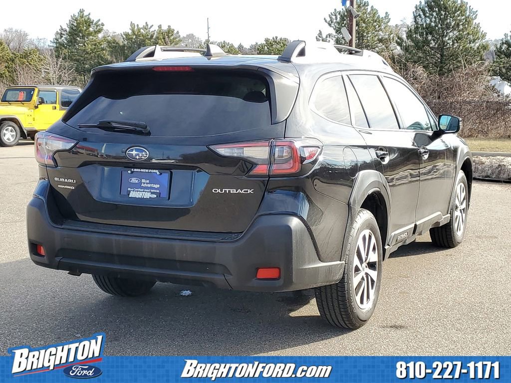 Used 2023 Subaru Outback Premium image 3