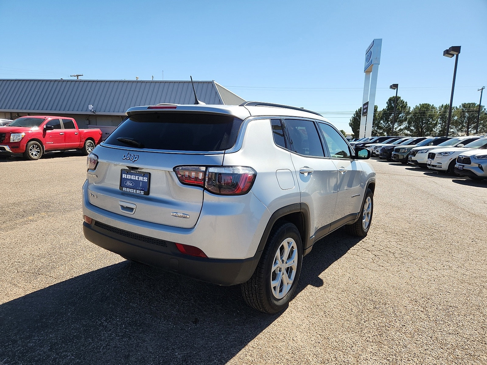 Used 2024 Jeep Compass Latitude image 5