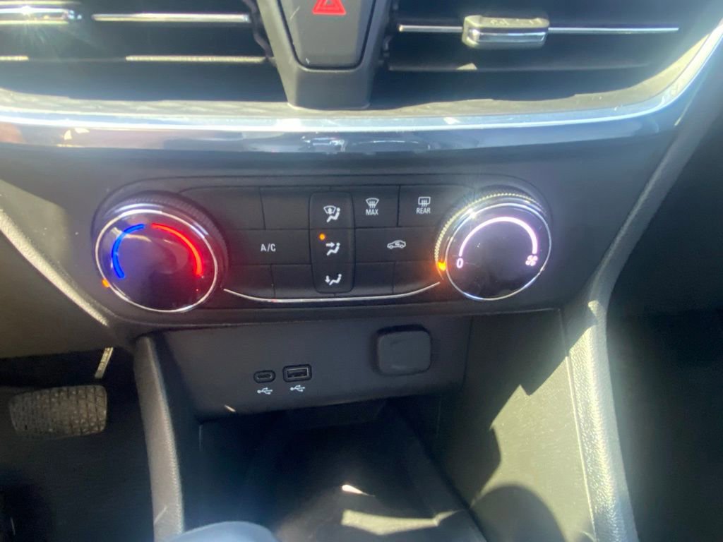 Used 2024 Buick Encore GX Preferred image 17