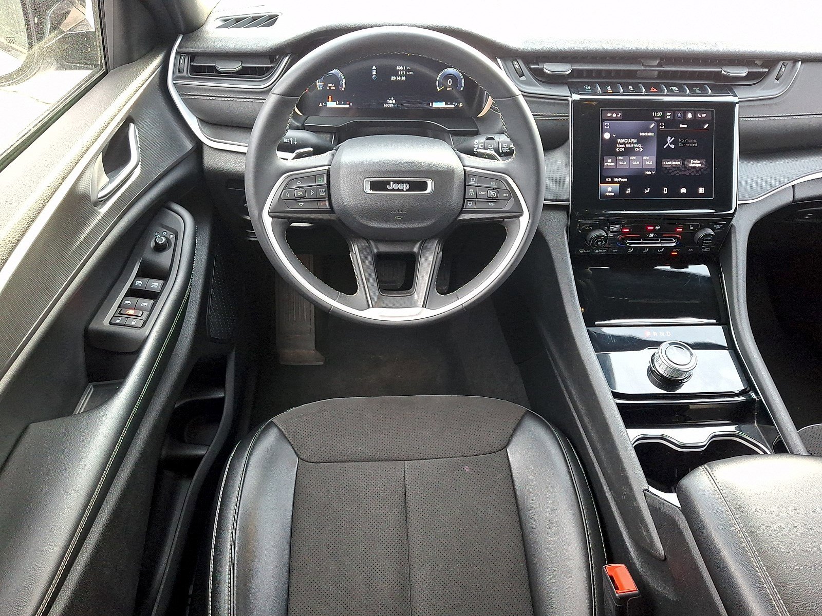 Used 2023 Jeep Grand Cherokee L Laredo image 10