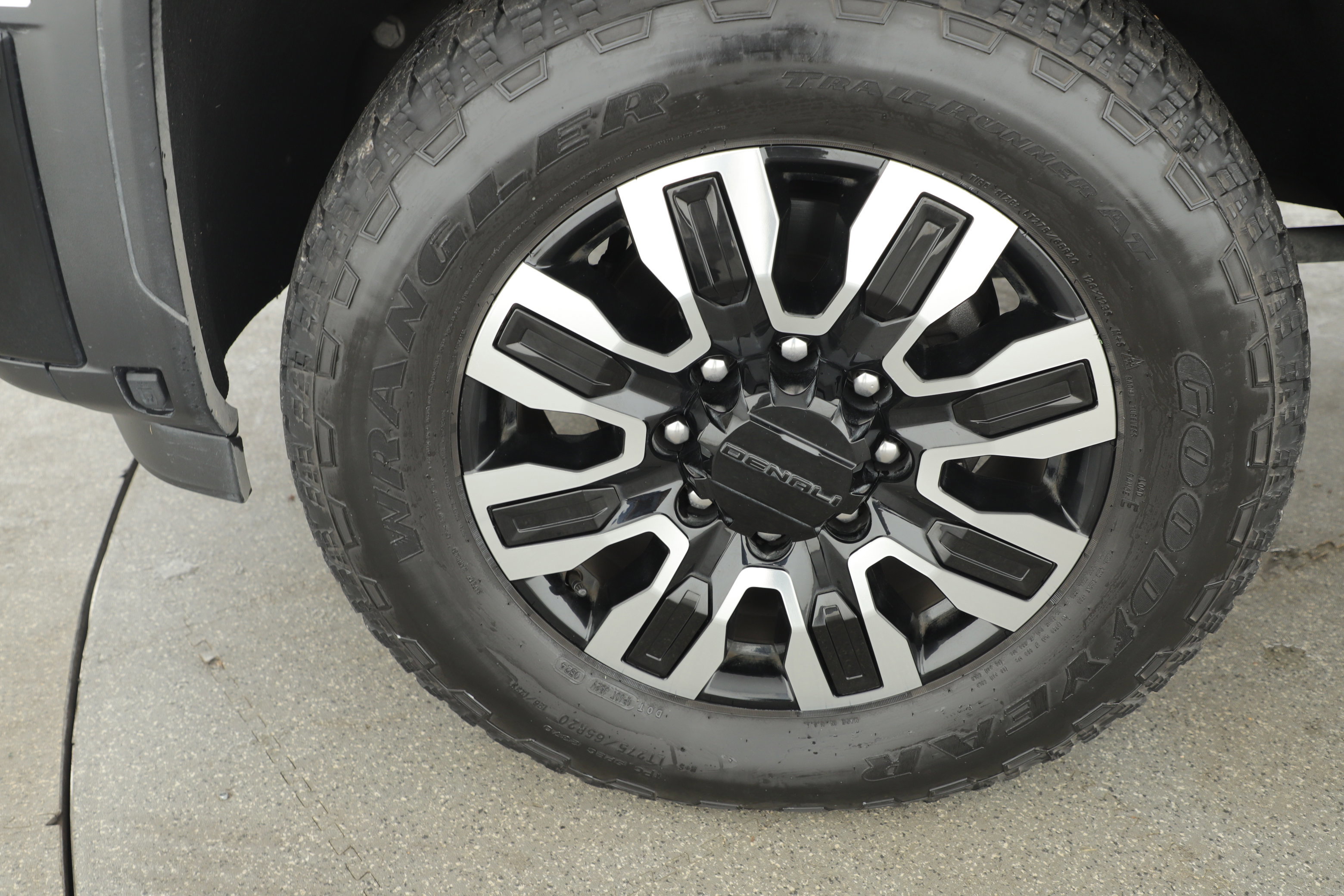 Used 2024 GMC Sierra 2500 Denali Ultimate w/ Max Trailering Package image 5