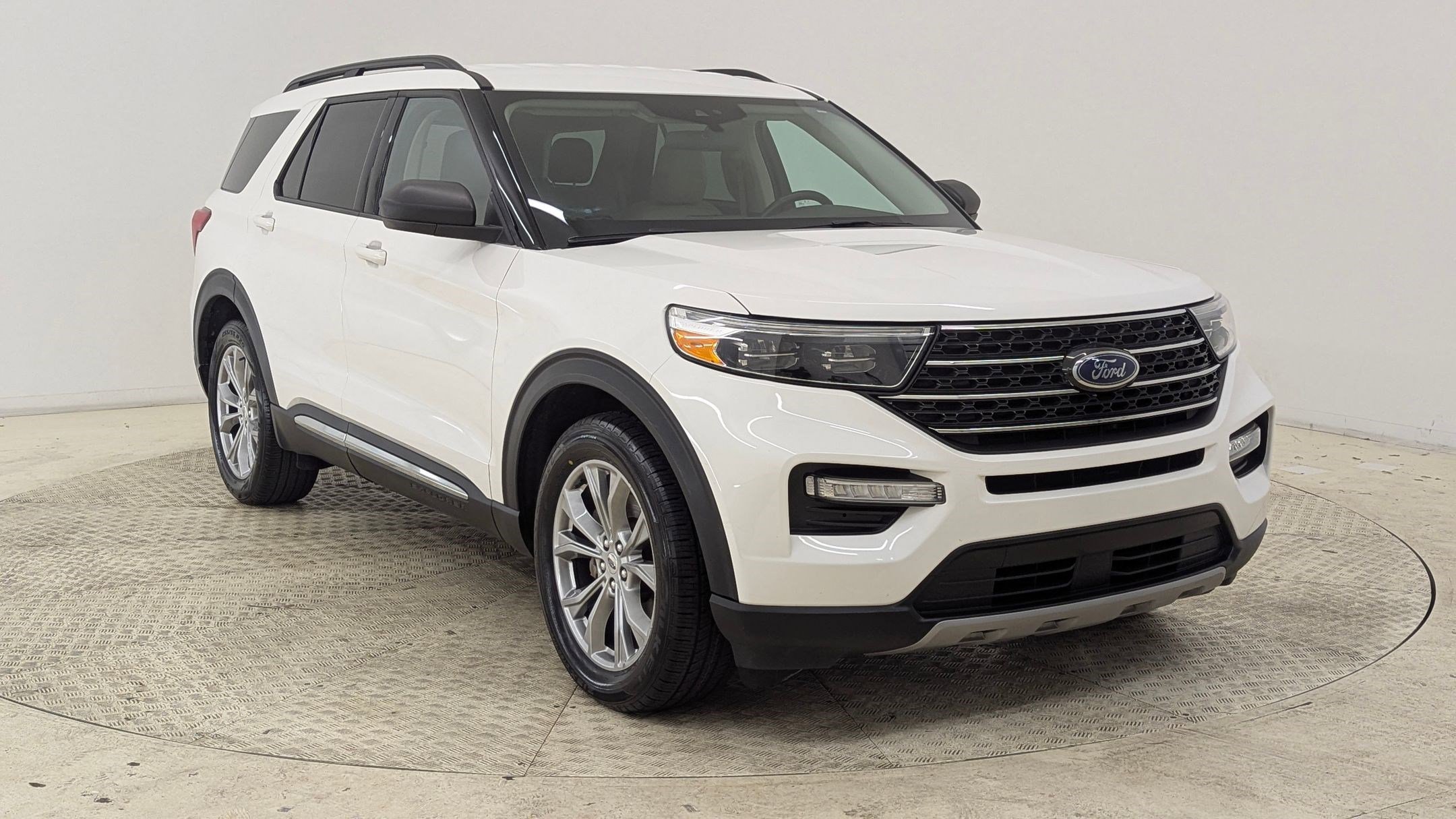 Certified 2022 Ford Explorer XLT w/ Equipment Group 202A image 7