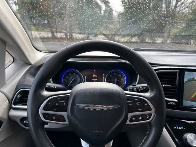 Used 2024 Chrysler Pacifica Touring-L FWD image 36