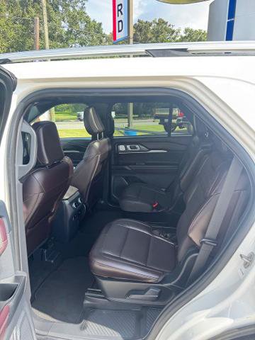 Certified 2025 Ford Explorer Platinum w/ LUX Leather Package AWD/4WD image 13