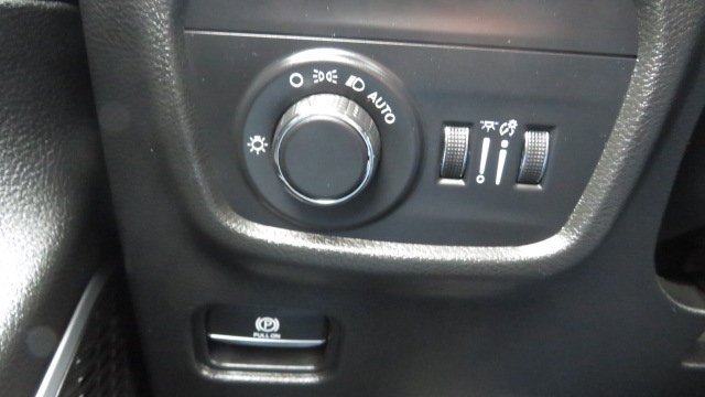 Used 2022 Jeep Grand Cherokee Altitude image 24