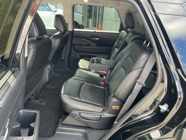 Used 2023 Nissan Pathfinder SL AWD/4WD image 13