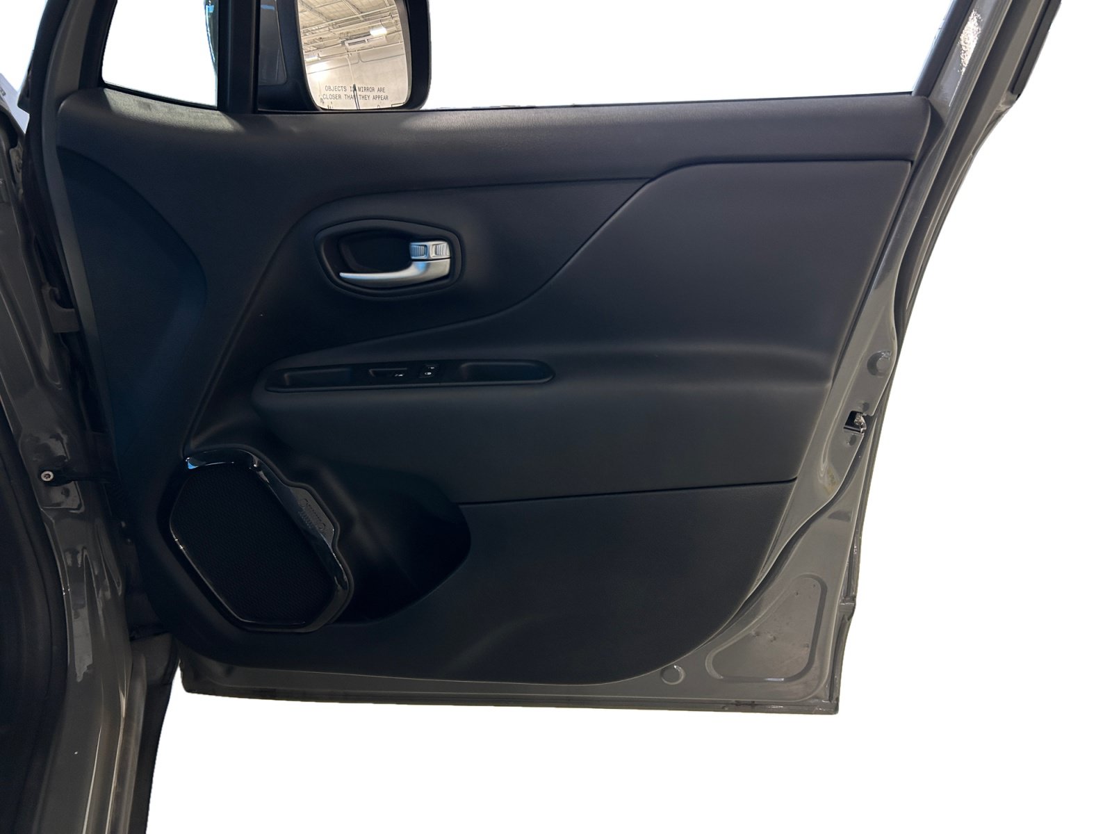 Used 2020 Jeep Renegade Altitude FWD image 22