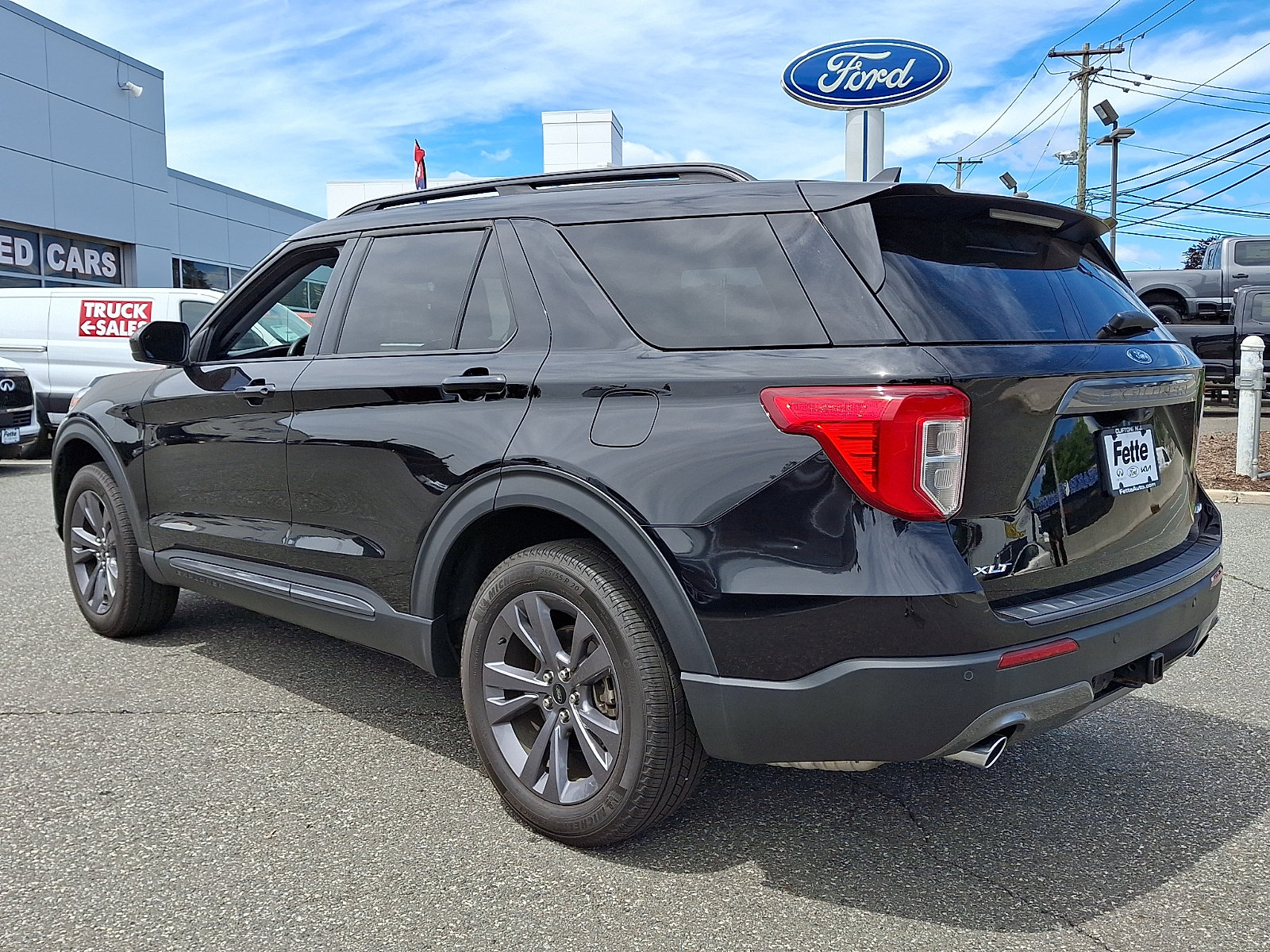 Certified 2023 Ford Explorer XLT w/ Equipment Group 202A AWD/4WD image 6