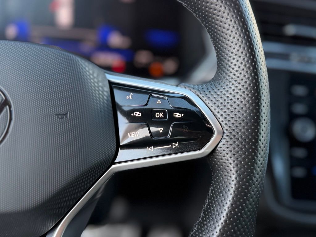 Used 2023 Volkswagen Tiguan SE R-Line image 22