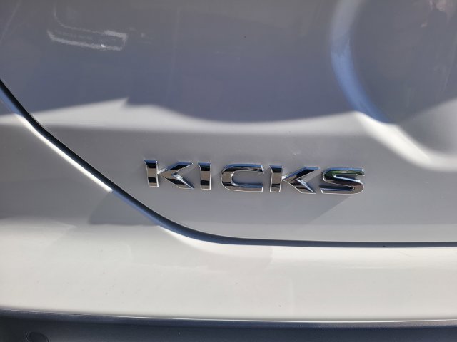 Used 2023 Nissan Kicks S FWD image 7