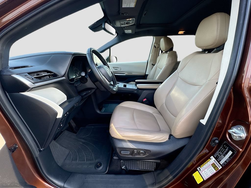 Used 2022 Toyota Sienna XLE w/ XLE Plus Package FWD image 21