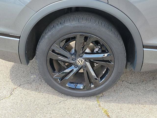 Used 2024 Volkswagen Tiguan SE R-Line w/ MDO Package, Three-Row FWD image 7