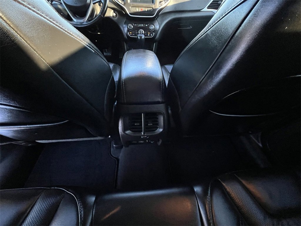 Used 2021 Jeep Cherokee Latitude Lux w/ Comfort/Convenience Group image 21