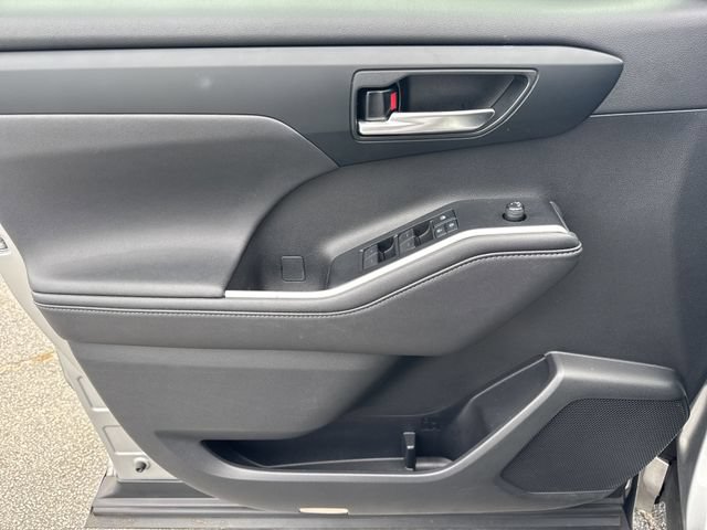 Used 2020 Toyota Highlander XLE FWD image 10
