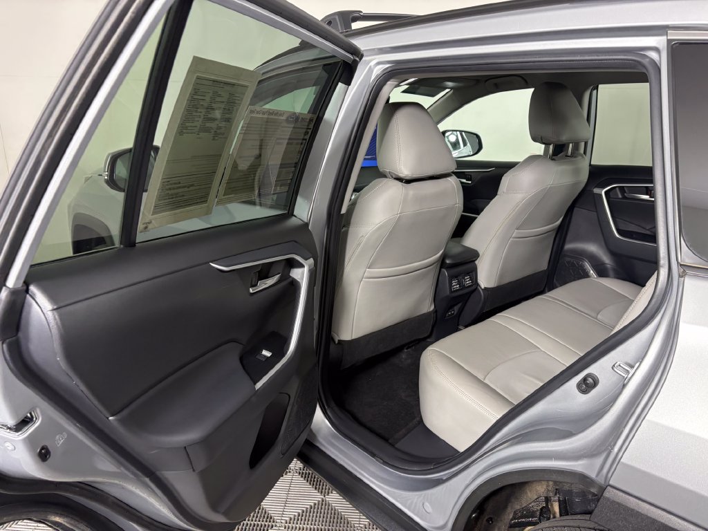 Used 2025 Toyota RAV4 XLE AWD/4WD image 27