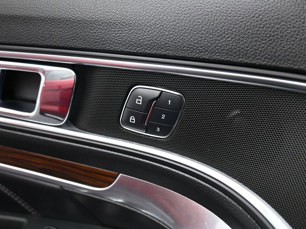 Certified 2018 Ford Explorer Limited w/ Ford Safe & Smart Package image 45