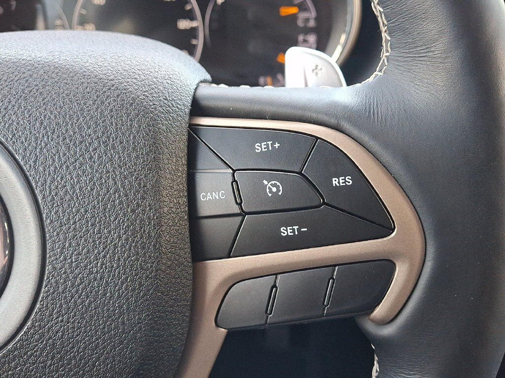 Used 2017 Jeep Grand Cherokee Limited AWD/4WD image 22