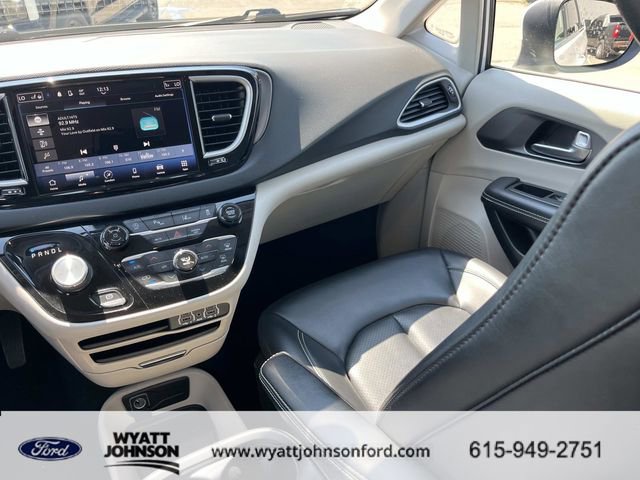 Used 2023 Chrysler Pacifica Touring-L image 14