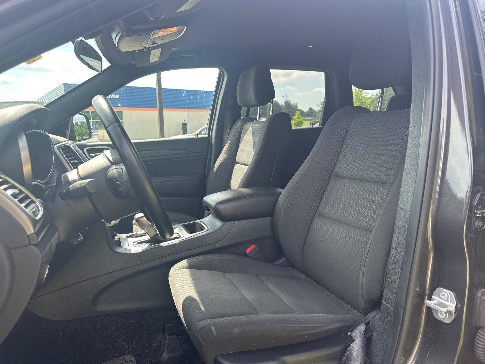 Used 2020 Jeep Grand Cherokee Laredo AWD/4WD image 3