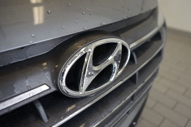 Used 2020 Hyundai Elantra SE w/ Cargo Package (C1) image 18