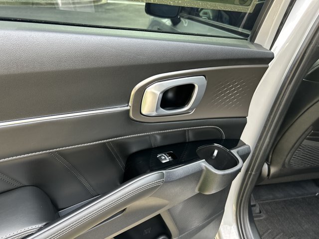 Used 2022 Kia Sorento SX FWD image 16
