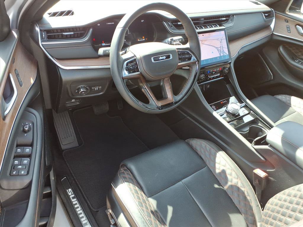 Used 2025 Jeep Grand Cherokee Summit AWD/4WD image 9