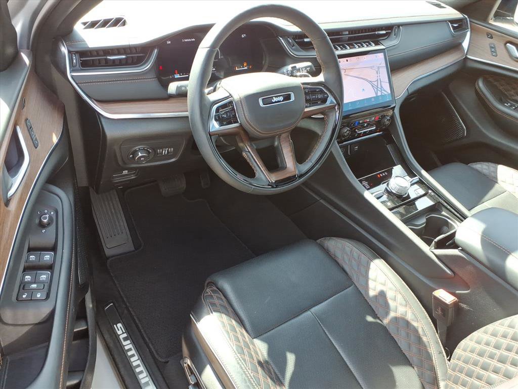 Used 2025 Jeep Grand Cherokee Summit AWD/4WD image 9