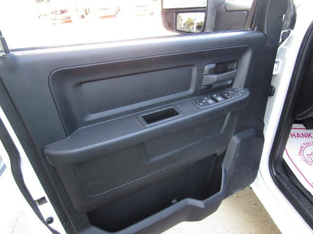 Used 2024 RAM 3500 Tradesman w/ Chrome Appearance Group AWD/4WD image 16