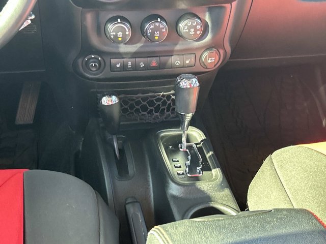 Used 2017 Jeep Wrangler Unlimited Sahara AWD/4WD image 18