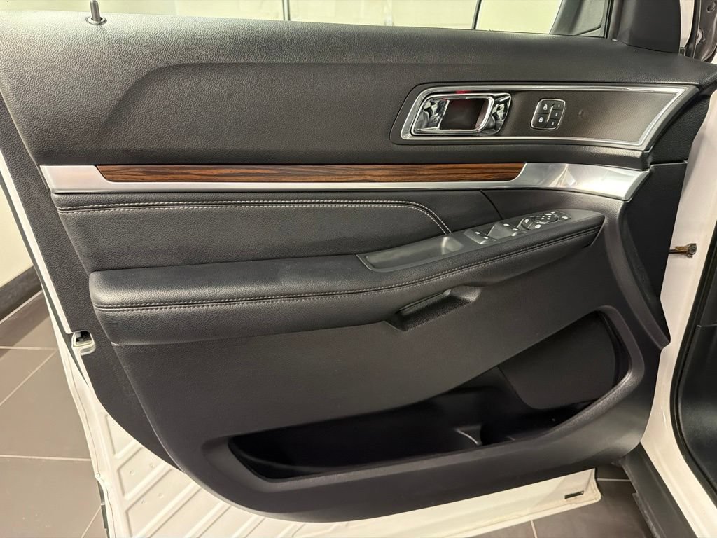 Certified 2018 Ford Explorer Limited w/ Equipment Group 301A AWD/4WD image 30