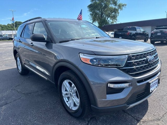 Certified 2021 Ford Explorer XLT w/ Equipment Group 202A AWD/4WD image 3